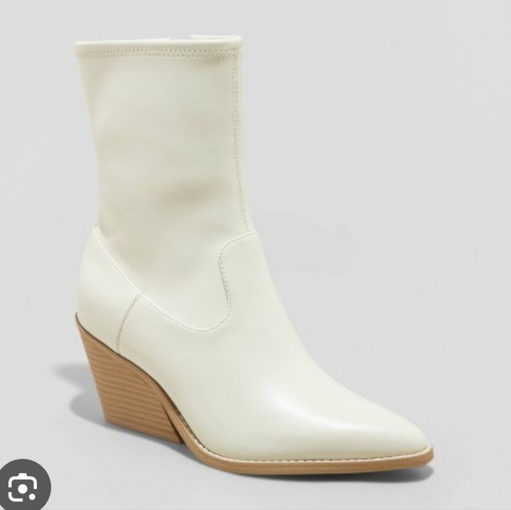 NWT Universal Thread Off White Aubree Ankle Boots